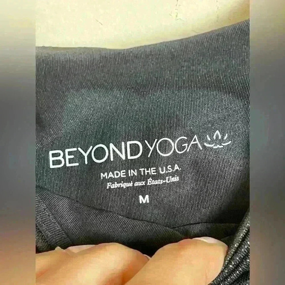 Beyond Yoga 7/8 pearlized leggings - Picture 7 of 7
